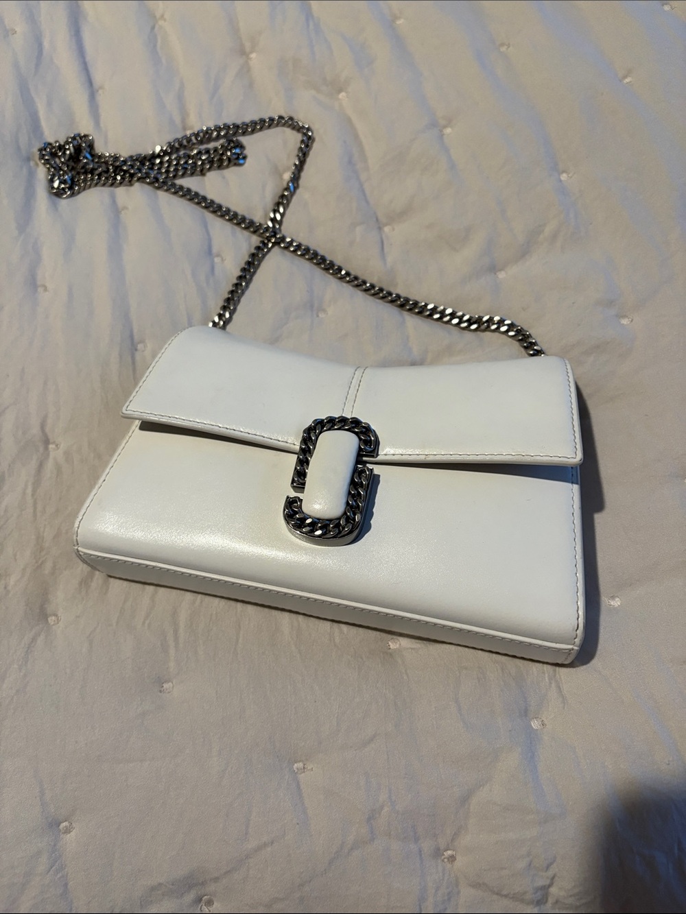 Marc Jacobs White Leather Shoulder Bag with Silver Chain